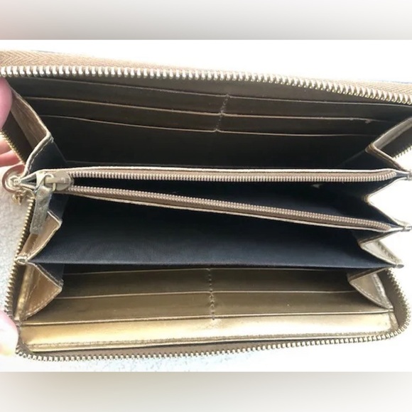 GUCCI Bronze Guccissima Patent Leather Zip Around Wallet - Picture 7 of 10